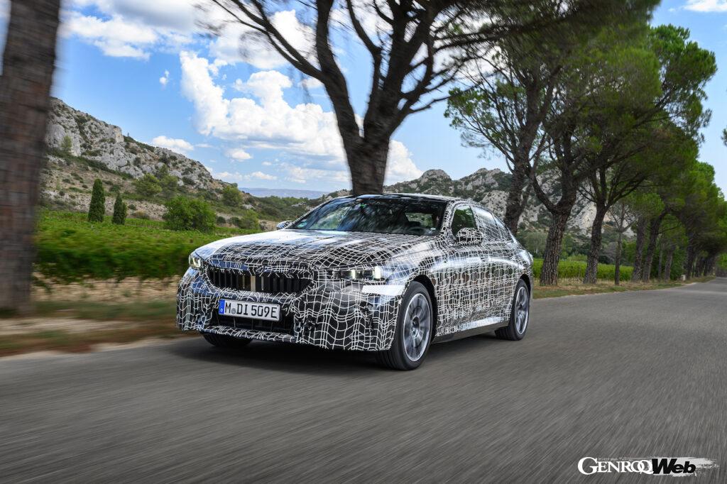 「まもなく登場する8代目BMW5シリーズのBEV版「i5」は「視線で車線変更できる」自動運転機能を装備」の8枚目の画像