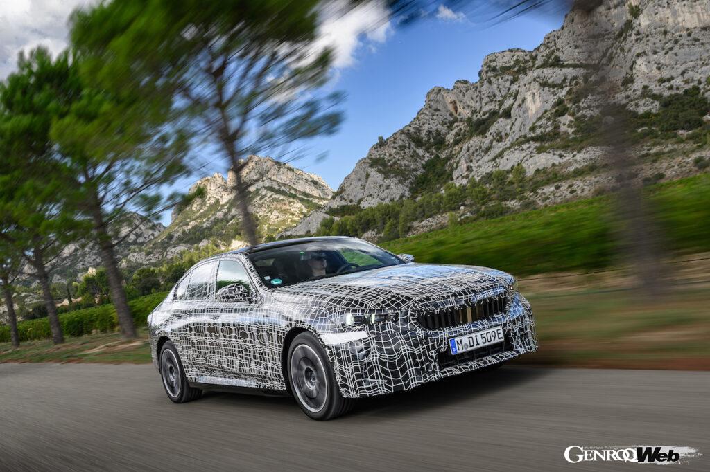 「まもなく登場する8代目BMW5シリーズのBEV版「i5」は「視線で車線変更できる」自動運転機能を装備」の9枚目の画像