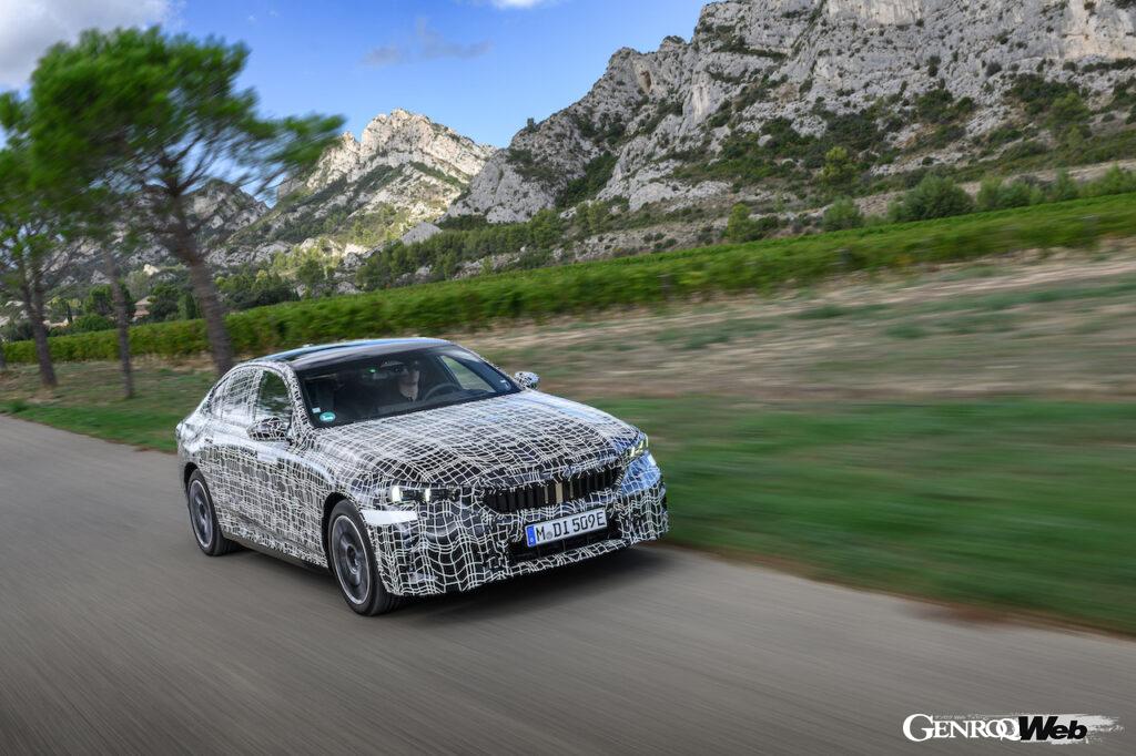 「まもなく登場する8代目BMW5シリーズのBEV版「i5」は「視線で車線変更できる」自動運転機能を装備」の10枚目の画像