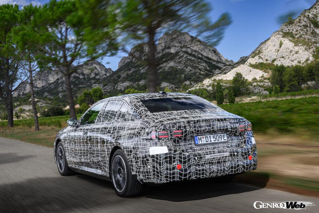 「まもなく登場する8代目BMW5シリーズのBEV版「i5」は「視線で車線変更できる」自動運転機能を装備」の11枚目の画像
