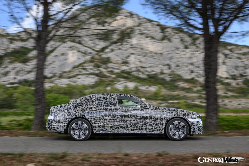 「まもなく登場する8代目BMW5シリーズのBEV版「i5」は「視線で車線変更できる」自動運転機能を装備」の12枚目の画像