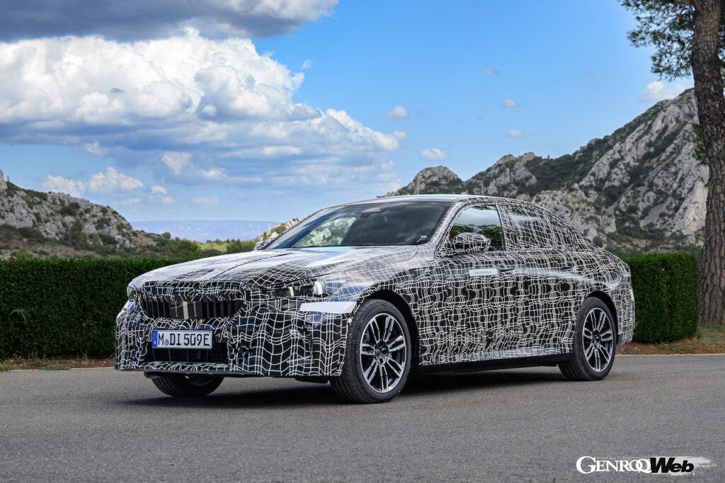 「まもなく登場する8代目BMW5シリーズのBEV版「i5」は「視線で車線変更できる」自動運転機能を装備」の14枚目の画像