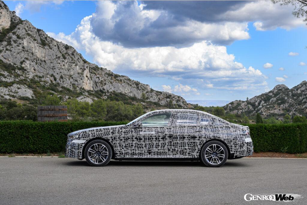 「まもなく登場する8代目BMW5シリーズのBEV版「i5」は「視線で車線変更できる」自動運転機能を装備」の15枚目の画像