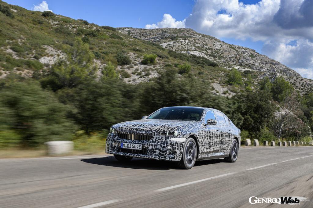 「まもなく登場する8代目BMW5シリーズのBEV版「i5」は「視線で車線変更できる」自動運転機能を装備」の17枚目の画像