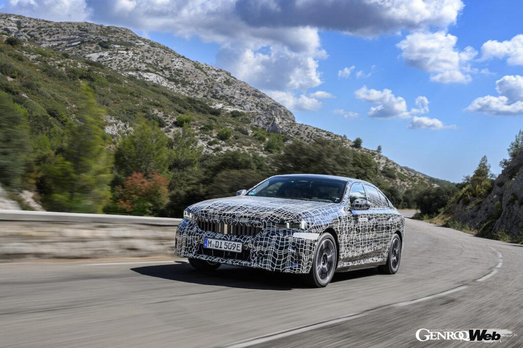 「まもなく登場する8代目BMW5シリーズのBEV版「i5」は「視線で車線変更できる」自動運転機能を装備」の18枚目の画像