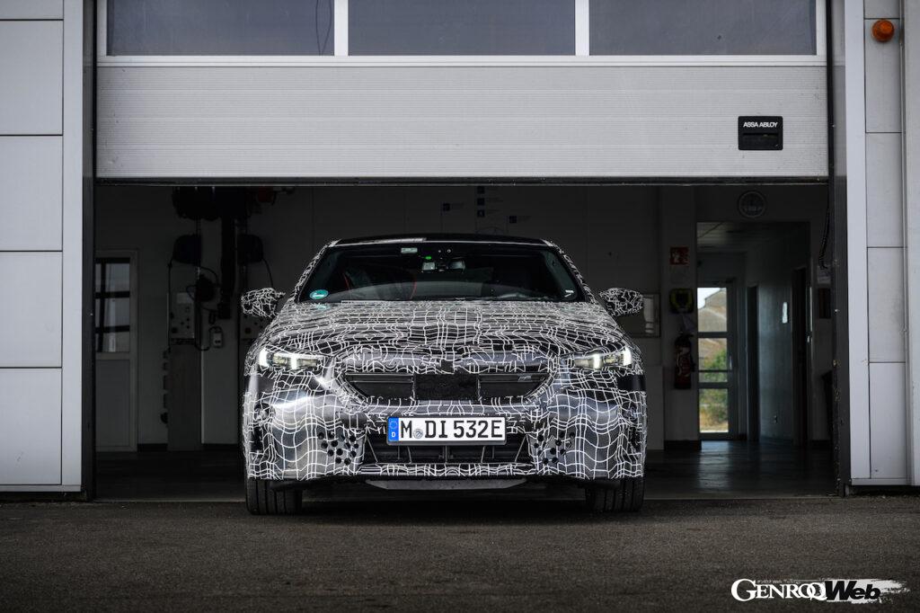 「まもなく登場する8代目BMW5シリーズのBEV版「i5」は「視線で車線変更できる」自動運転機能を装備」の19枚目の画像