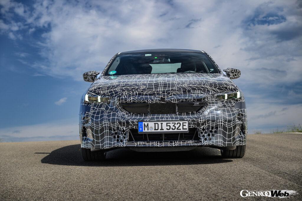 「まもなく登場する8代目BMW5シリーズのBEV版「i5」は「視線で車線変更できる」自動運転機能を装備」の20枚目の画像