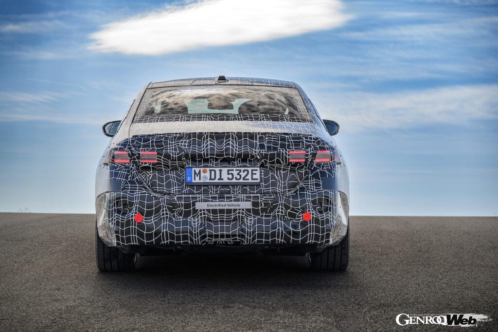 「まもなく登場する8代目BMW5シリーズのBEV版「i5」は「視線で車線変更できる」自動運転機能を装備」の23枚目の画像