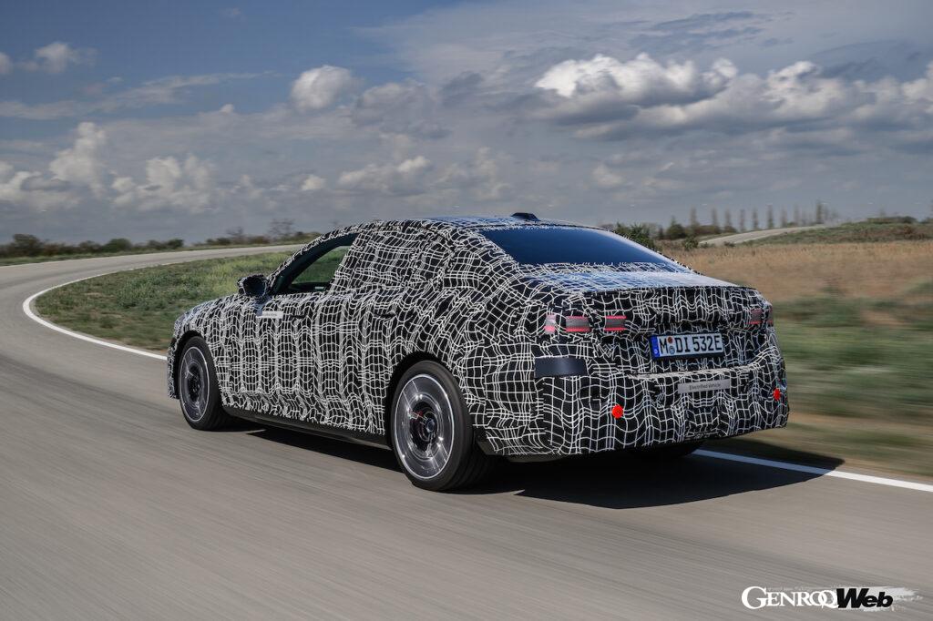 「まもなく登場する8代目BMW5シリーズのBEV版「i5」は「視線で車線変更できる」自動運転機能を装備」の24枚目の画像