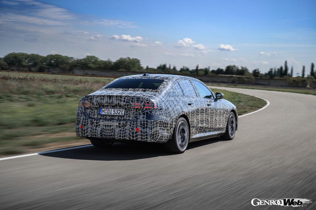 「まもなく登場する8代目BMW5シリーズのBEV版「i5」は「視線で車線変更できる」自動運転機能を装備」の25枚目の画像