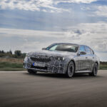 「まもなく登場する8代目BMW5シリーズのBEV版「i5」は「視線で車線変更できる」自動運転機能を装備」の26枚目の画像ギャラリーへのリンク