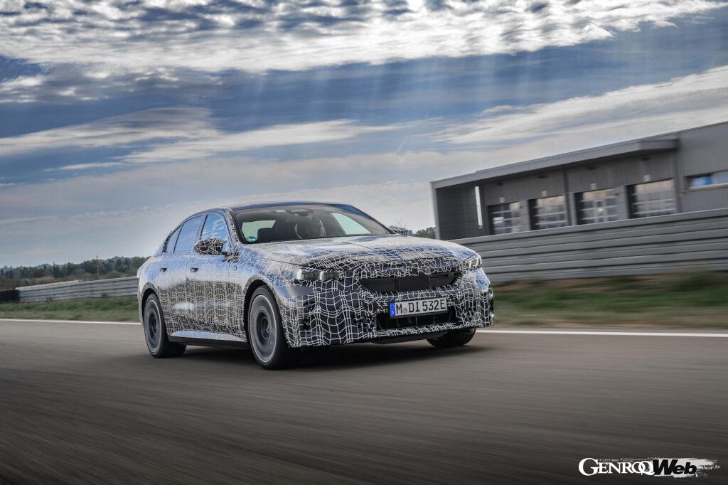 「まもなく登場する8代目BMW5シリーズのBEV版「i5」は「視線で車線変更できる」自動運転機能を装備」の27枚目の画像