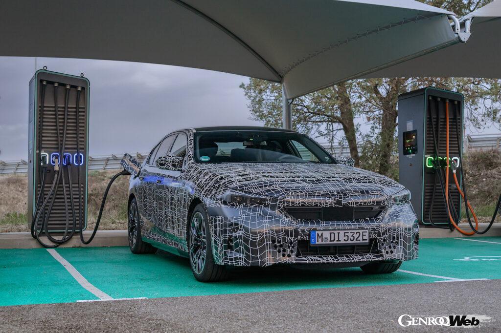「まもなく登場する8代目BMW5シリーズのBEV版「i5」は「視線で車線変更できる」自動運転機能を装備」の29枚目の画像