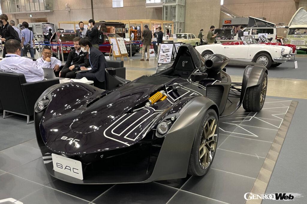 BAC東京の展示車両は深いパープルカラーのカーボンファイバー製カウルが印象的なビスポーク仕様で、価格は5806万6800円となっている。