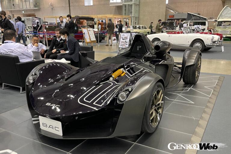 BAC東京の展示車両は深いパープルカラーのカーボンファイバー製カウルが印象的なビスポーク仕様で、価格は5806万6800円となっている。