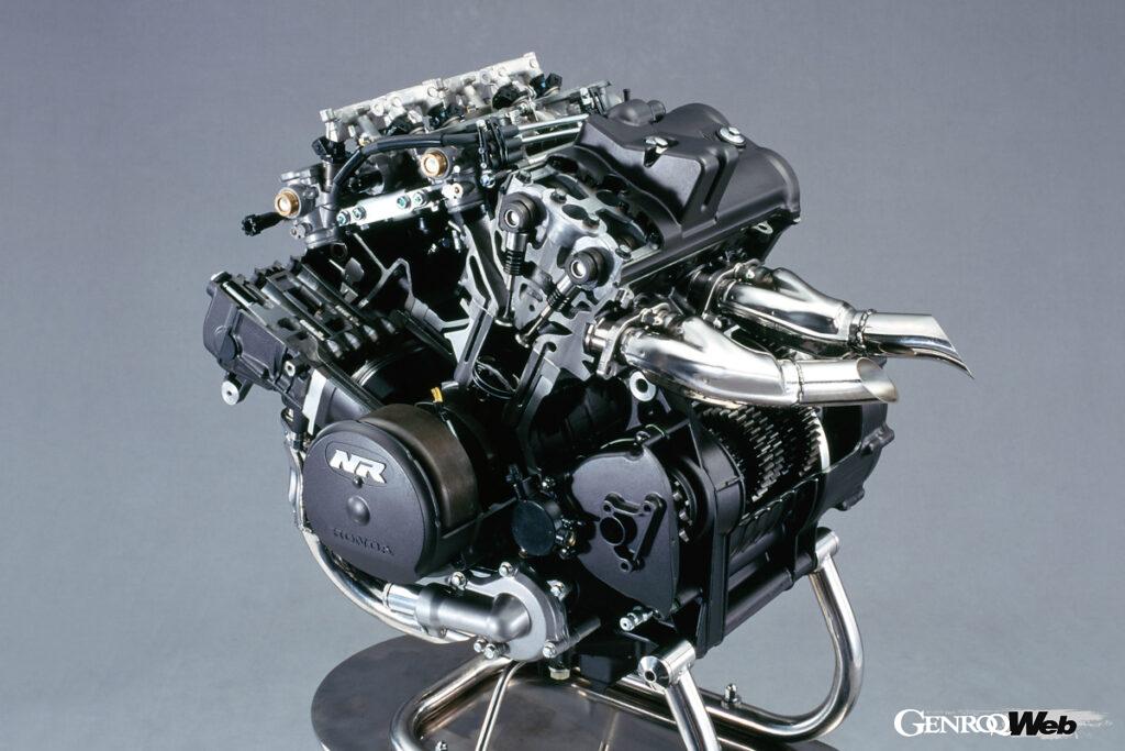 750ccの耐久レース用エンジンの開発により、楕円ピストンエンジンの技術が向上。国内仕様は77PS/11500rpm、5.4kgm/9000rpm、レッドゾーンは15000rpmからで輸出仕様の最高出力は130PS/14500rpm、7.2kgm/9000rpmであった。
