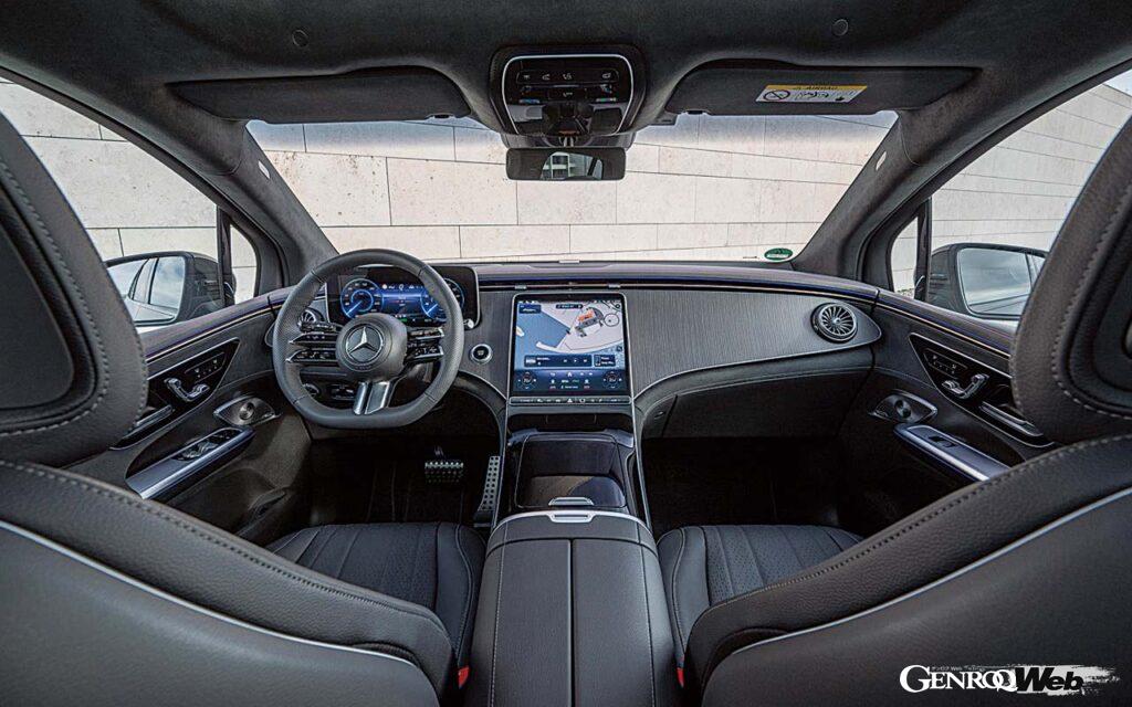 「メルセデス・ベンツの最新フル電動SUV「EQE SUV」に試乗して電動AWDの実力を実感」の3枚目の画像