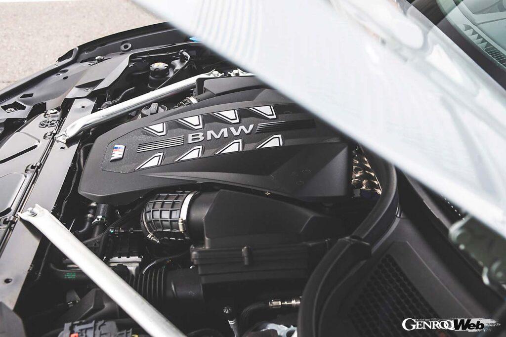 「同じV8エンジン搭載のラグジュアリーSUV「ランドローバー レンジローバー」と「BMW X7」を徹底比較試乗」の3枚目の画像