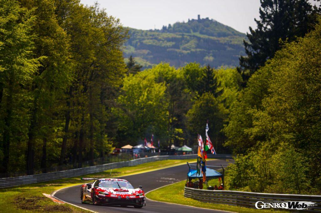 「「フェラーリ296 GT3」30号車がニュルブルクリンク24時間レースを制覇「最多周回数162ラップを走破」」の2枚目の画像