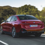 「新型「BMW 5シリーズ セダン」が豊富なパワートレイン展開でデビュー「初のフル電動モデルも」「ツーリングは2024年春」」の12枚目の画像ギャラリーへのリンク