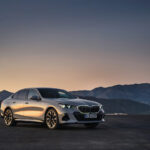 「新型「BMW 5シリーズ セダン」が豊富なパワートレイン展開でデビュー「初のフル電動モデルも」「ツーリングは2024年春」」の13枚目の画像ギャラリーへのリンク