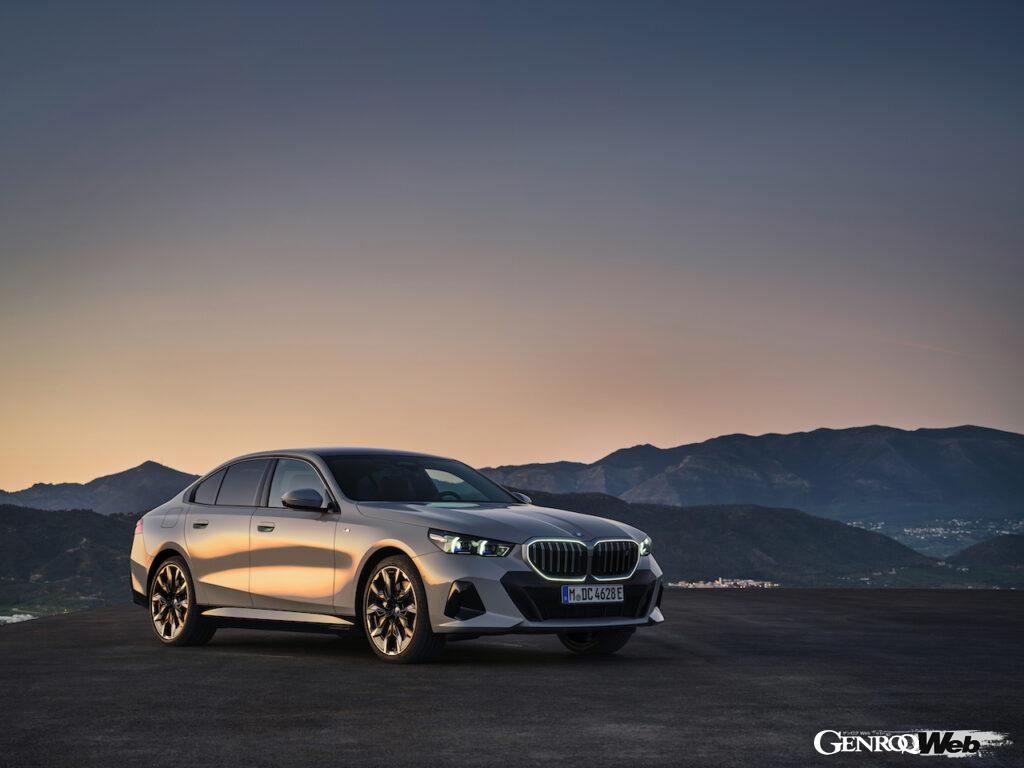 「新型「BMW 5シリーズ セダン」が豊富なパワートレイン展開でデビュー「初のフル電動モデルも」「ツーリングは2024年春」」の2枚目の画像