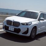 BMWの売れ筋コンパクトSUV「X1」のガソリンモデルとフル電動モデル「iX1」を比較試乗 - GQW2307_X1_02