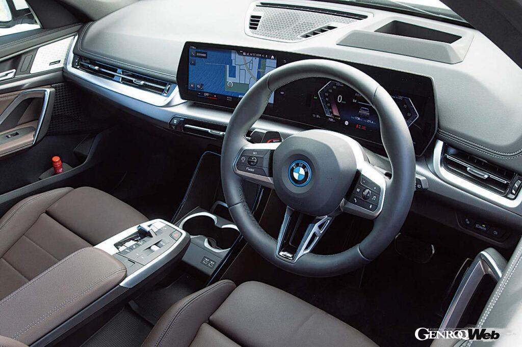 「BMWの売れ筋コンパクトSUV「X1」のガソリンモデルとフル電動モデル「iX1」を比較試乗」の3枚目の画像