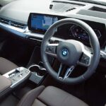 BMWの売れ筋コンパクトSUV「X1」のガソリンモデルとフル電動モデル「iX1」を比較試乗 - GQW2307_X1_03