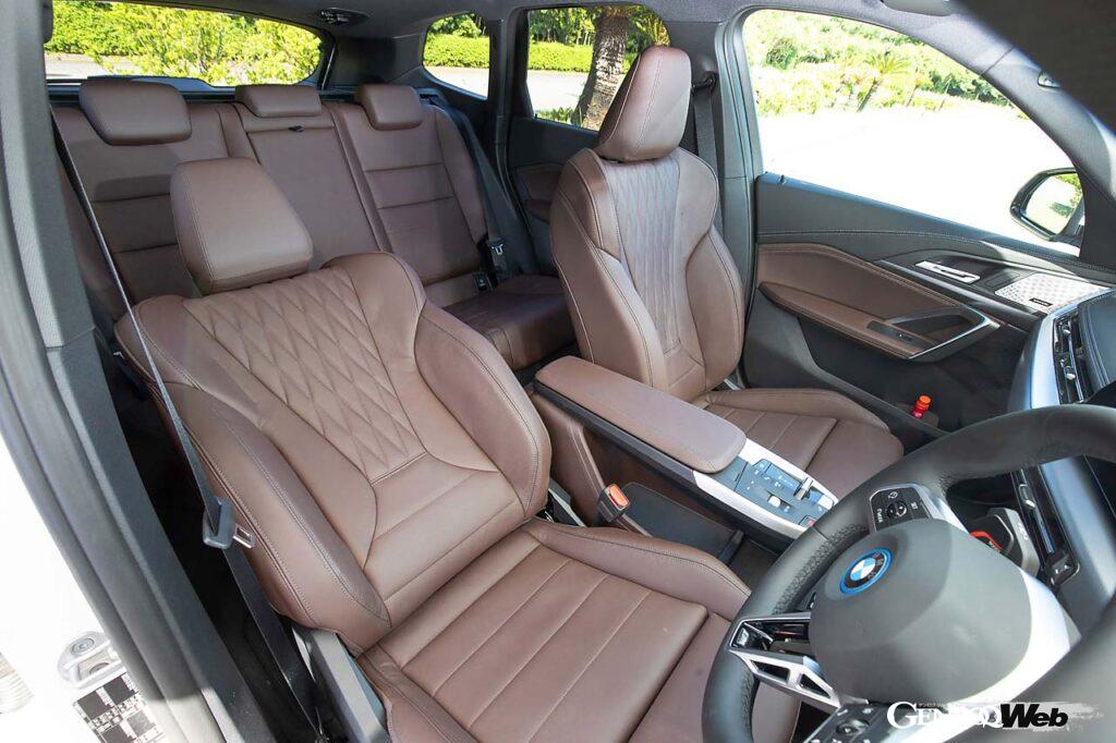「BMWの売れ筋コンパクトSUV「X1」のガソリンモデルとフル電動モデル「iX1」を比較試乗」の4枚目の画像