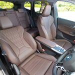 「BMWの売れ筋コンパクトSUV「X1」のガソリンモデルとフル電動モデル「iX1」を比較試乗」の4枚目の画像ギャラリーへのリンク