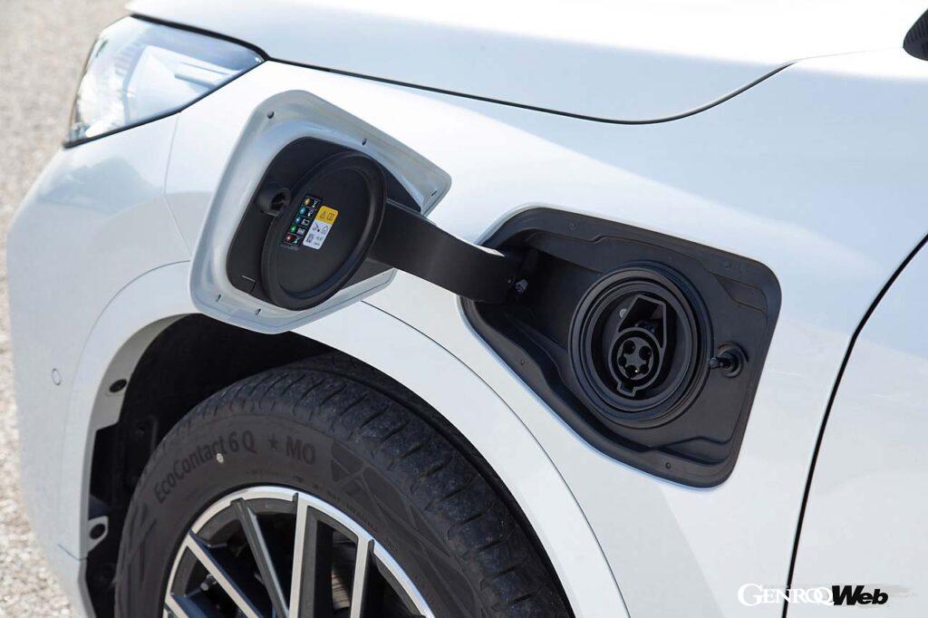 「BMWの売れ筋コンパクトSUV「X1」のガソリンモデルとフル電動モデル「iX1」を比較試乗」の5枚目の画像