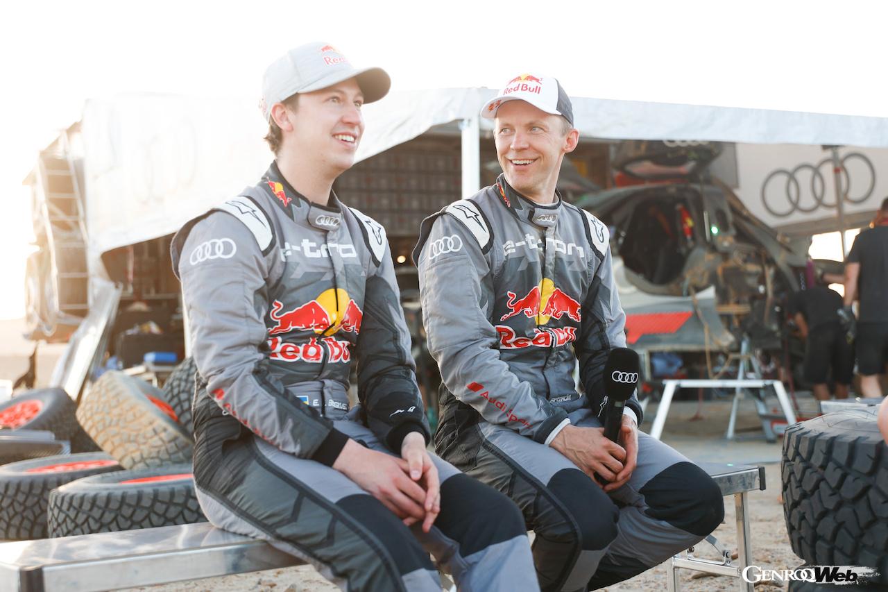 チーム・アウディ・スポーツのサウジアラビア・テストに参加した、ファクトリードライバーのマティアス・エクストローム（右）と、コ・ドライバーのエミル・ベルグクビスト（左）。