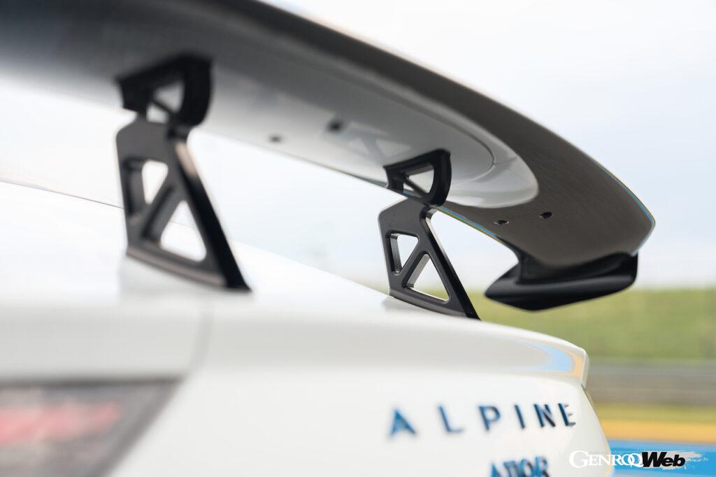 「100台限定「アルピーヌ A110 R ル・マン」がサルト・サーキットで発表「耐久レーシングカーのウイングを採用」【動画】」の15枚目の画像