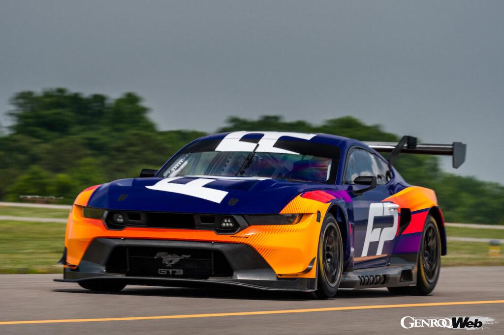 「フォードの最新レーシングカー「マスタング GT3」は2024年シーズンのル・マン24時間に参戦【動画】」の1枚目の画像