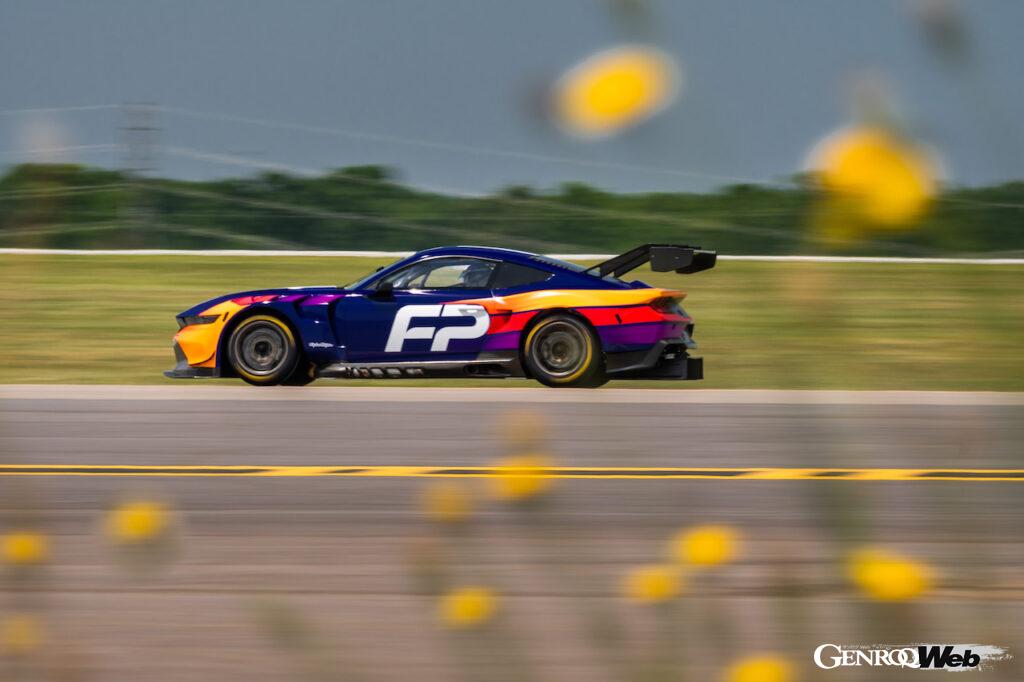 「フォードの最新レーシングカー「マスタング GT3」は2024年シーズンのル・マン24時間に参戦【動画】」の3枚目の画像