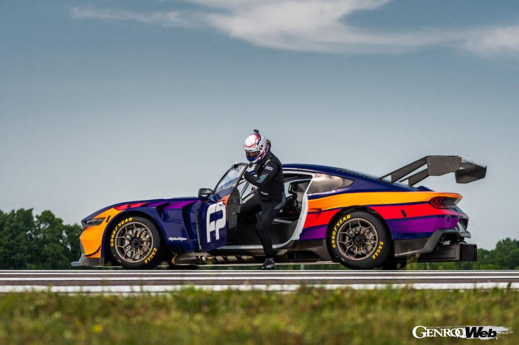 「フォードの最新レーシングカー「マスタング GT3」は2024年シーズンのル・マン24時間に参戦【動画】」の13枚目の画像