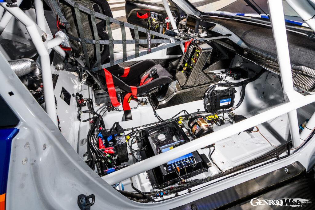 「フォードの最新レーシングカー「マスタング GT3」は2024年シーズンのル・マン24時間に参戦【動画】」の33枚目の画像