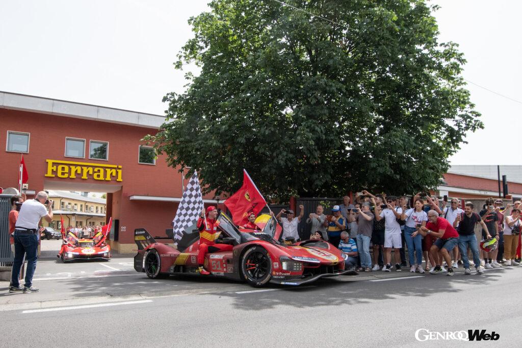 「ル・マン24時間で優勝した「フェラーリ 499P」51号車がマラネッロ市街地でパレード」の1枚目の画像