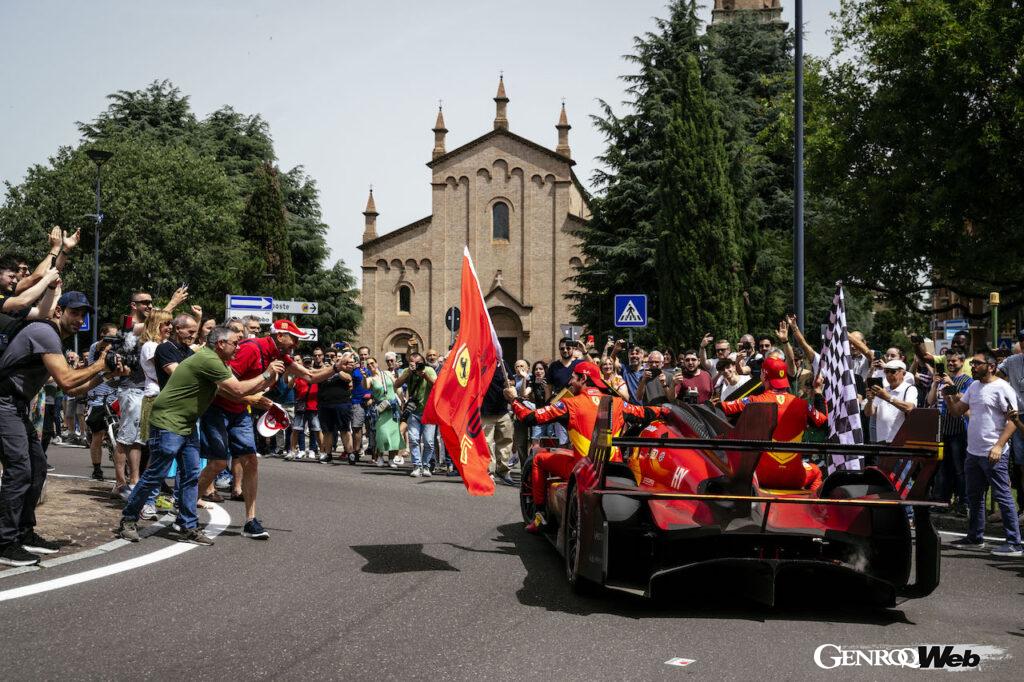 「ル・マン24時間で優勝した「フェラーリ 499P」51号車がマラネッロ市街地でパレード」の6枚目の画像
