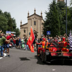 「ル・マン24時間で優勝した「フェラーリ 499P」51号車がマラネッロ市街地でパレード」の6枚目の画像ギャラリーへのリンク