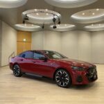 「新型「BMW 5シリーズ」がフル電動モデル「i5」とともに日本で販売開始「ガソリン＆ディーゼルは48Vマイルドハイブリッド」」の17枚目の画像ギャラリーへのリンク