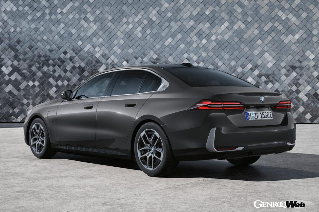 「新型「BMW 5シリーズ」と「メルセデス・ベンツ Eクラス」をディーゼルマイルドハイブリッド＋AWDで比較」の7枚目の画像