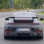 「【スクープ！】「ポルシェ 911 GTS」がマイナーチェンジで大型リヤウイングを装備する？」の2枚目の画像ギャラリーへのリンク