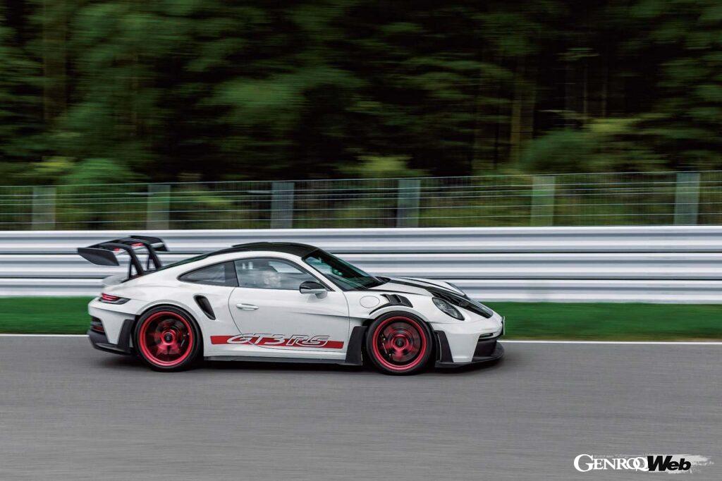 「9000rpm回る自然吸気モデル最高峰「ポルシェ911GT3 RS」は超の付く空力重視マシンだ」の2枚目の画像