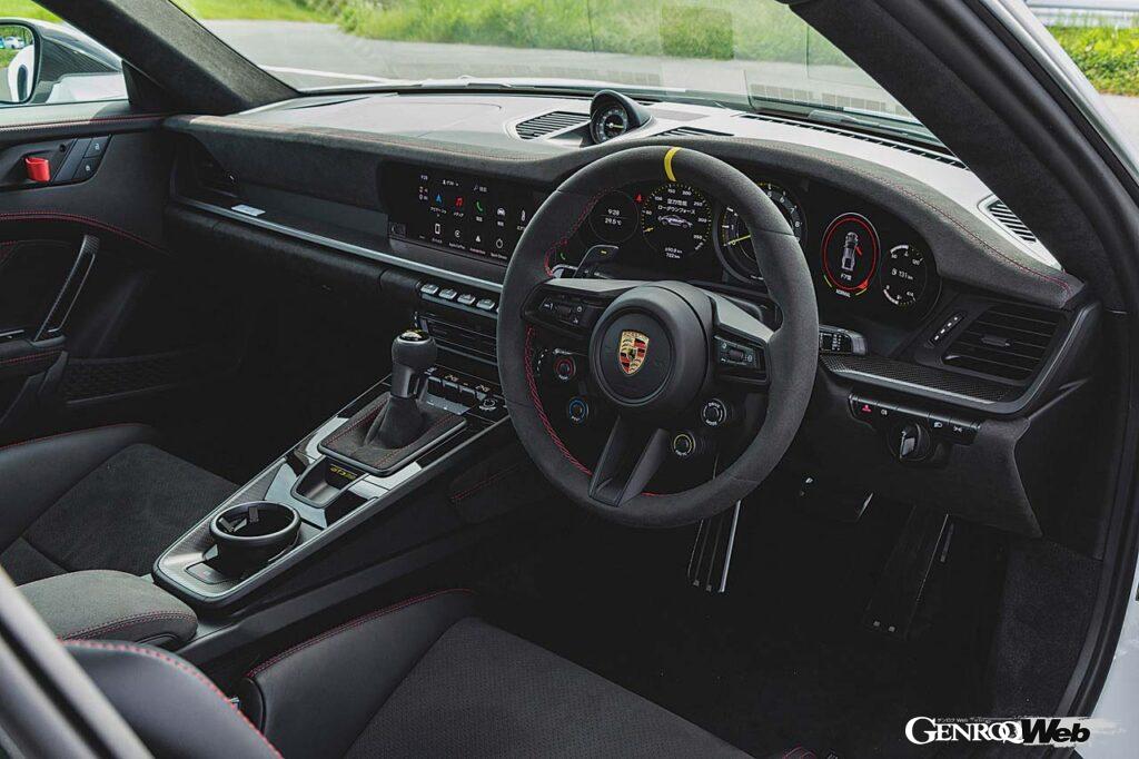 「9000rpm回る自然吸気モデル最高峰「ポルシェ911GT3 RS」は超の付く空力重視マシンだ」の10枚目の画像