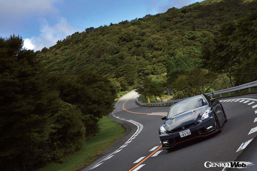 「2024年モデルの日産GT-R NISMOに乗って痛感した「ワークスチューンの頂点に君臨する理由」」の2枚目の画像