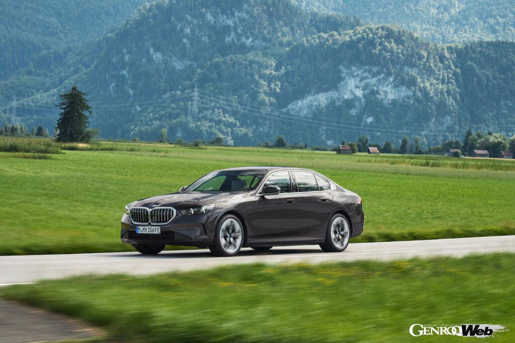 「BMWの主力サルーン5シリーズに「530e セダン」「550e xDrive セダン」プラグインハイブリッドモデル2機種登場」の1枚目の画像