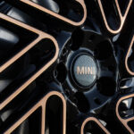 「限定320台「MINI クラブマン」最終モデルが日本導入「ついに生産終了MINIのステーションワゴン」」の4枚目の画像ギャラリーへのリンク
