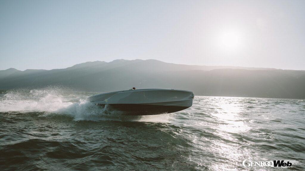 「ポルシェがフラウシャーと共同開発した電動ボートの強力なパワートレインの中身とは？【動画】」の2枚目の画像